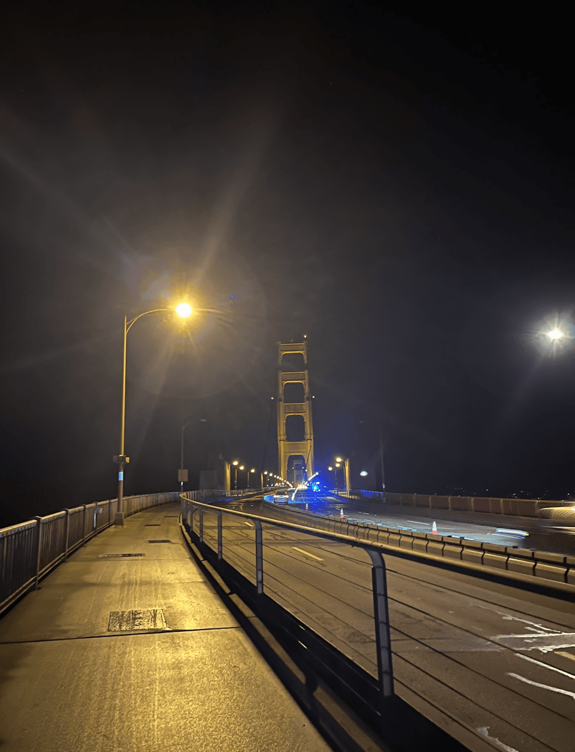 Golden Gate Bridge at night